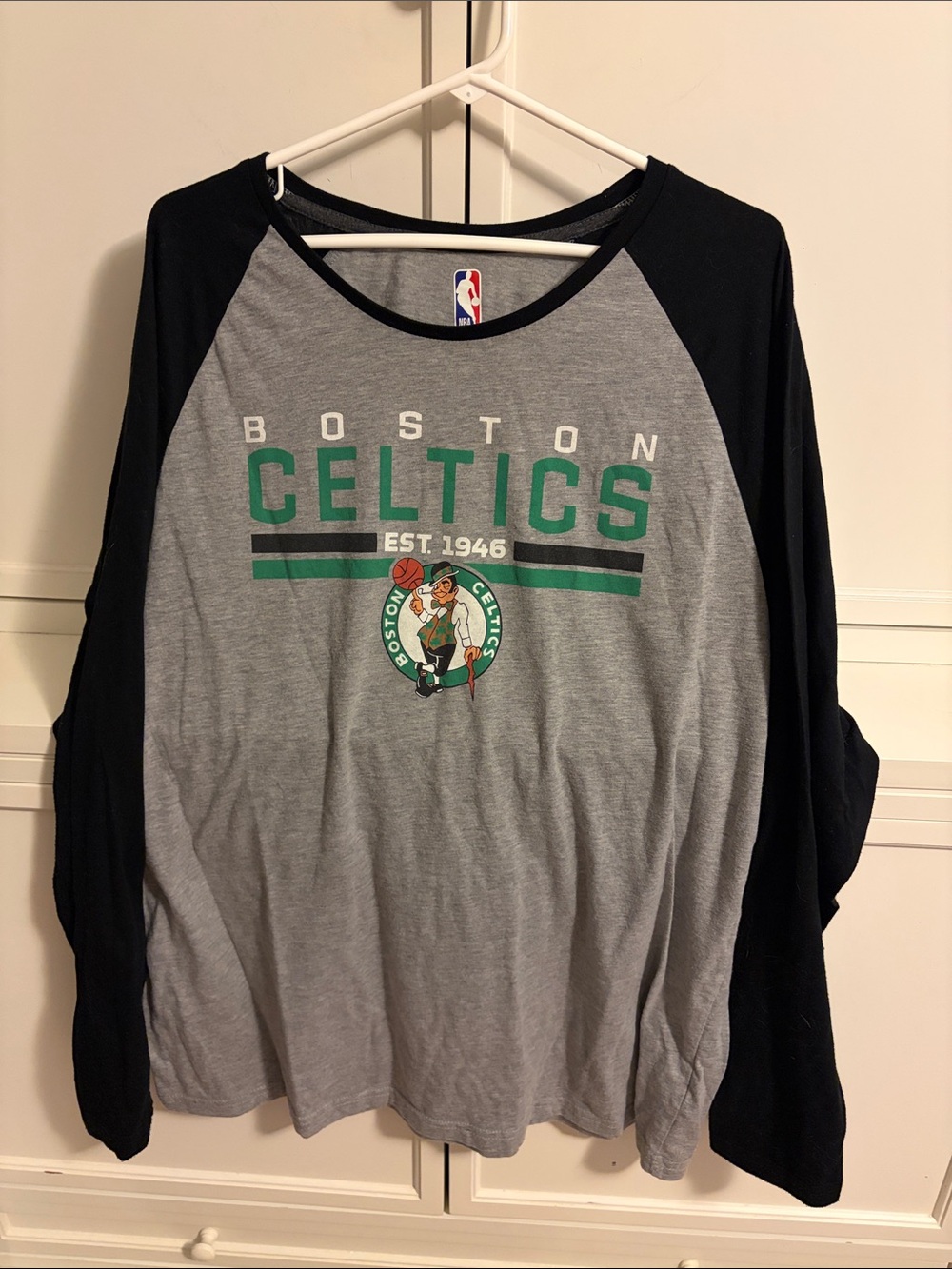 Boston Celtics Raglan Tee in Gray and Green
